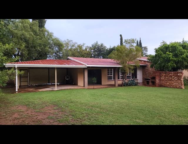 3 BEDROOM CLUSTER RENTED IN FLAMWOOD